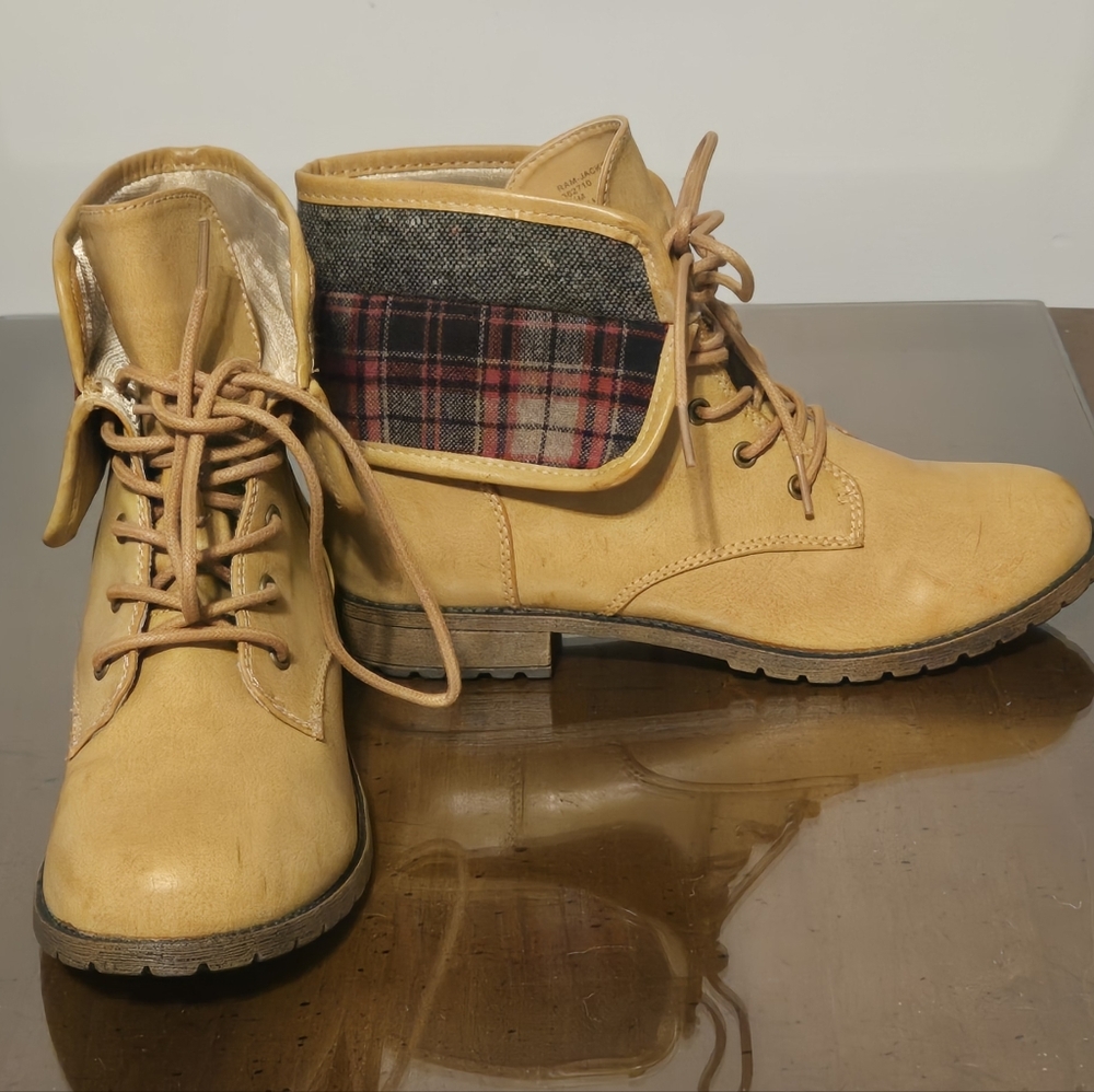 Rampage Tan and Plaid Ankle Booties Womens 8.5